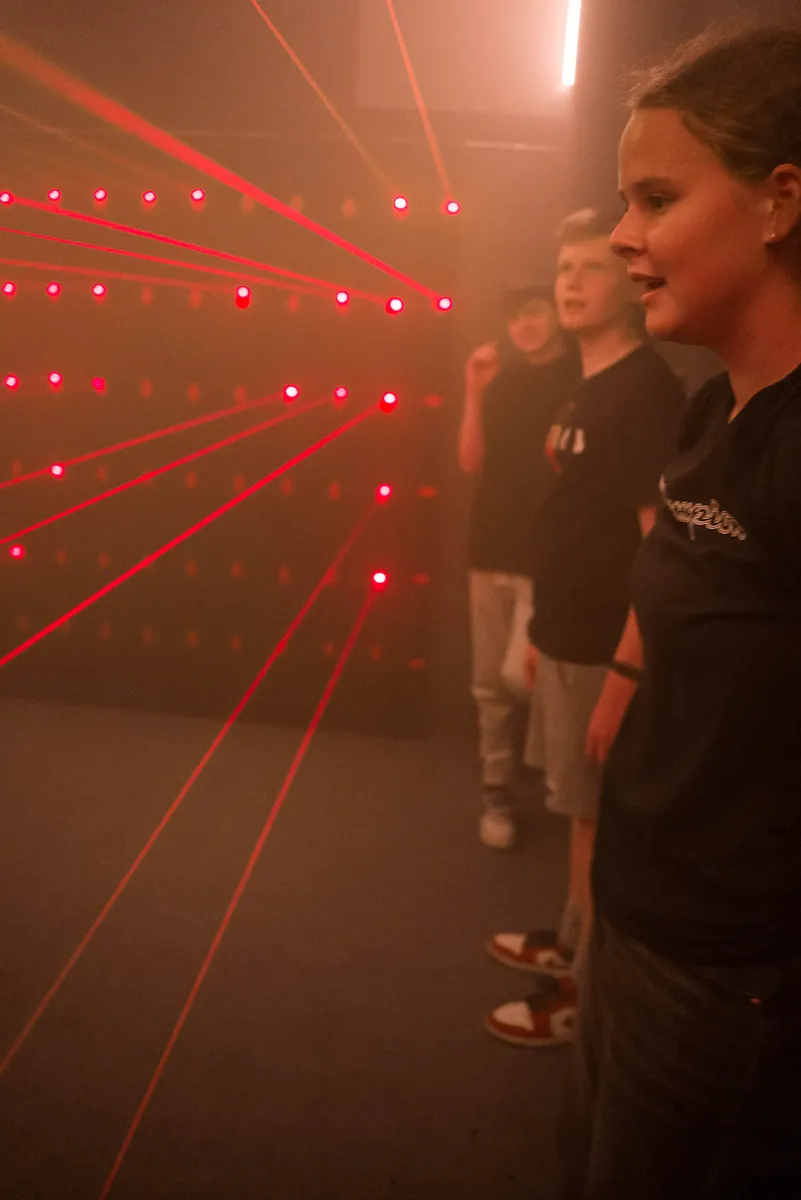 SALA LASEROWA — 1