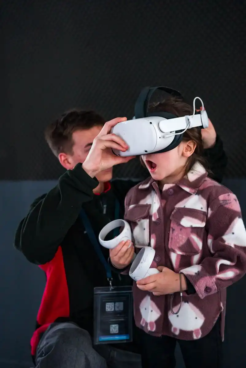 VR ACTIVE — 1