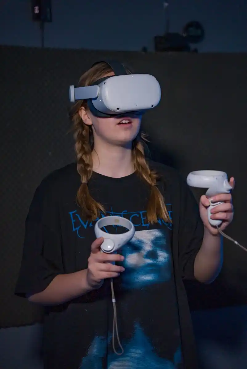 VR ACTIVE — 5