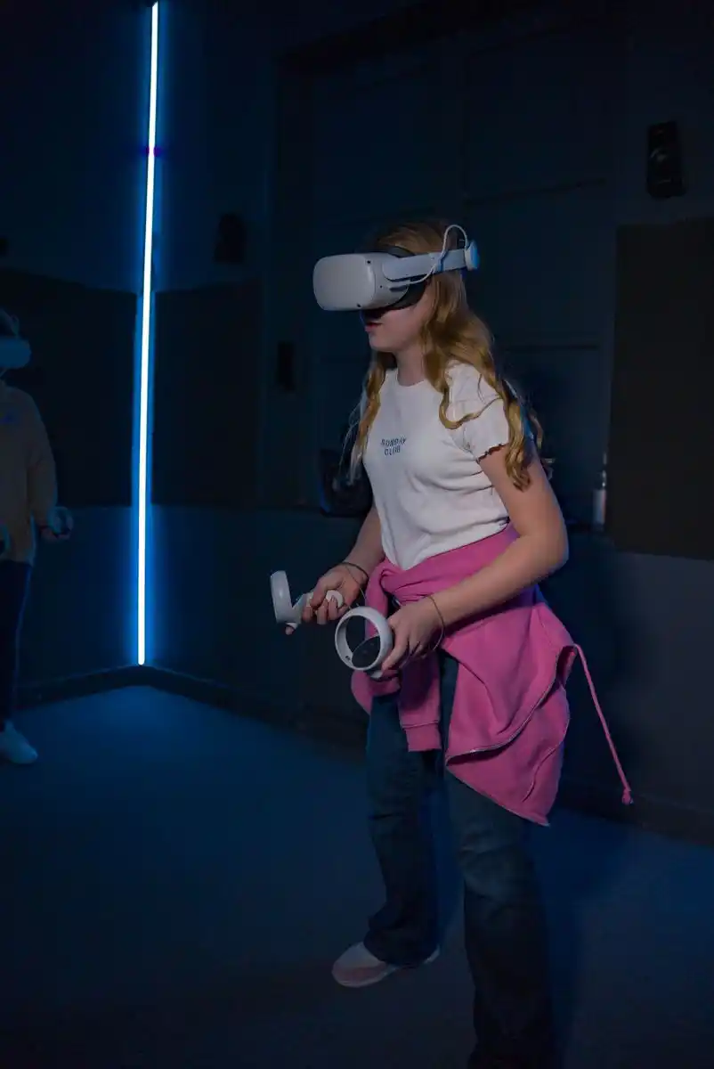 VR ACTIVE — 6